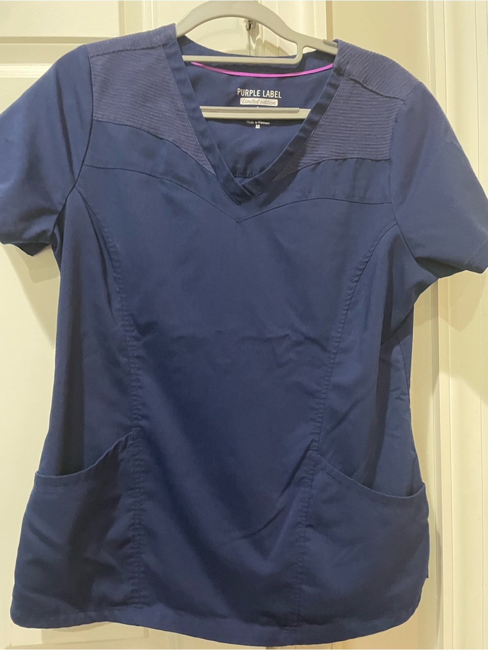 Women’s medium scrub top